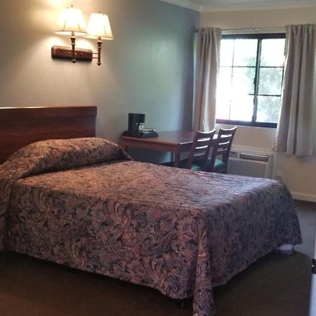 Sierra Crossing Motel Bloomington ภายนอก รูปภาพ