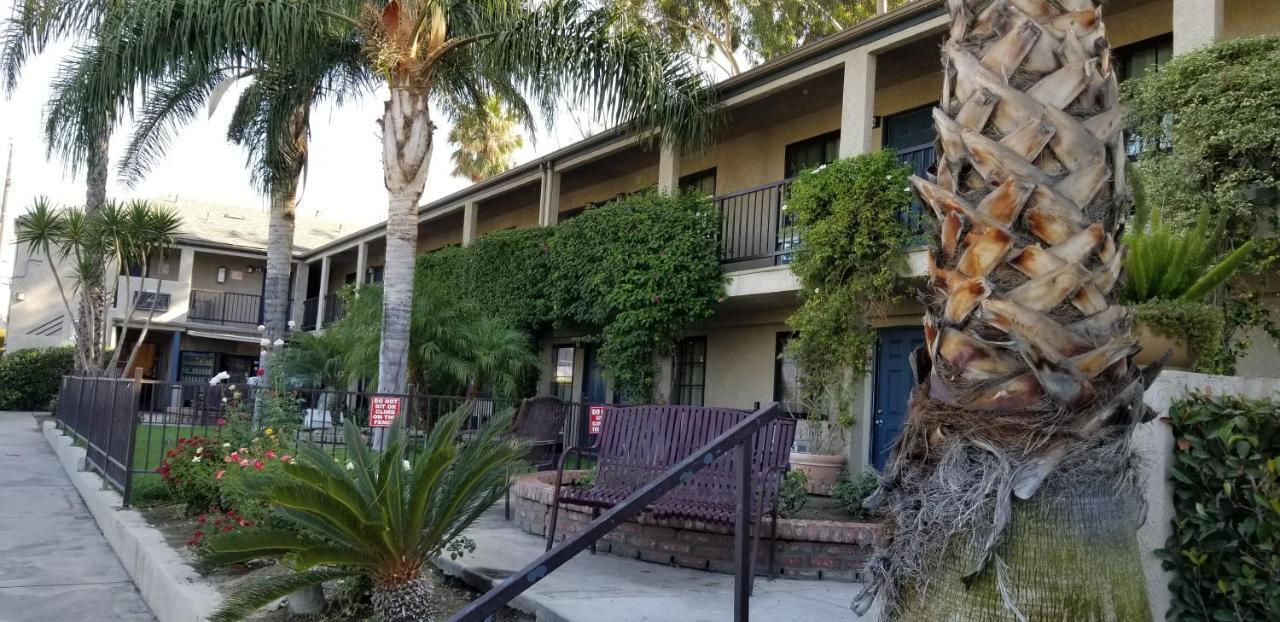 Sierra Crossing Motel Bloomington ภายนอก รูปภาพ