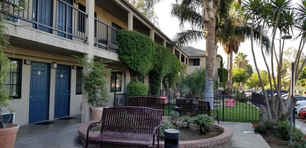 Sierra Crossing Motel Bloomington ภายนอก รูปภาพ